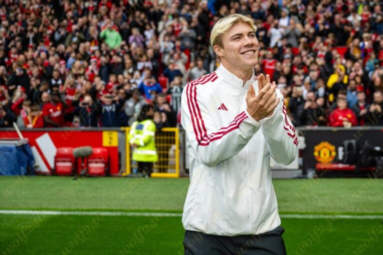 តារាឆ្នើមម្នាក់របស់​ Man Utd នឹងវិលមកក្នុងការប្រកួតទល់​ Liverpool