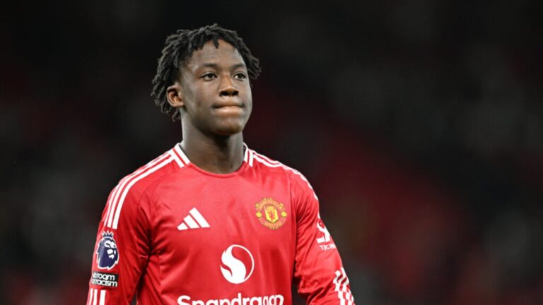 បីសាចក្រហម Man Utd បានដាក់តម្លៃកប់ពពក ខណៈ Chelsea កំពុងចាប់អារម្មណ៍ខ្សែបម្រើឆ្នើមម្នាក់