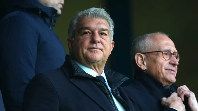 Joan Laporta ត្រូវបានរិះគន់យ៉ាងខ្លាំងចំពោះការសម្រេចចិត្ត “ឱកាសនិយម” ក្នុងការប្រកាសបោះឆ្នោតប្រធាន Barcelona មុនពេលរដូវកាលនេះត្រូវបញ្ចប់